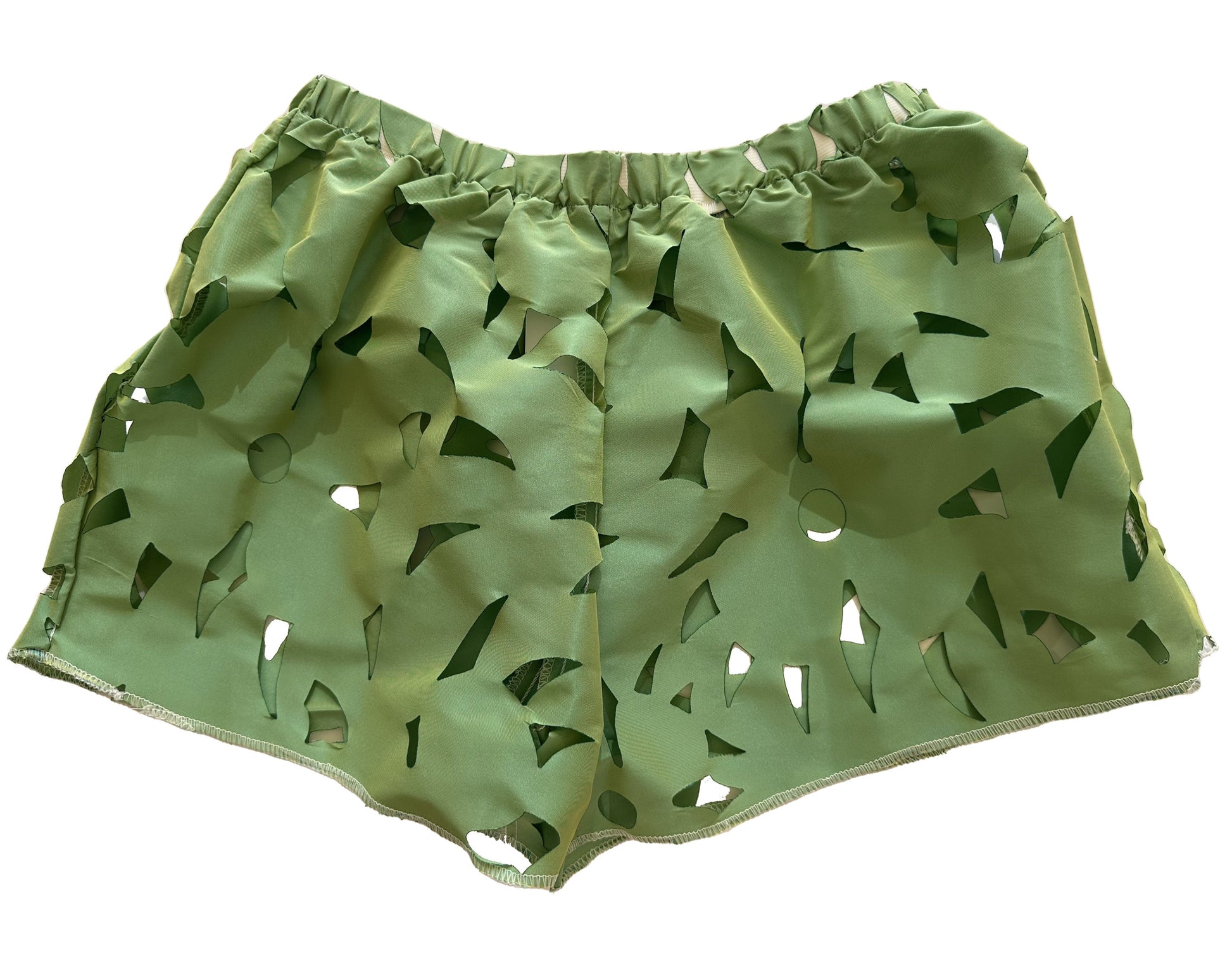 Short troquelado verde transparente para heels vista frontal