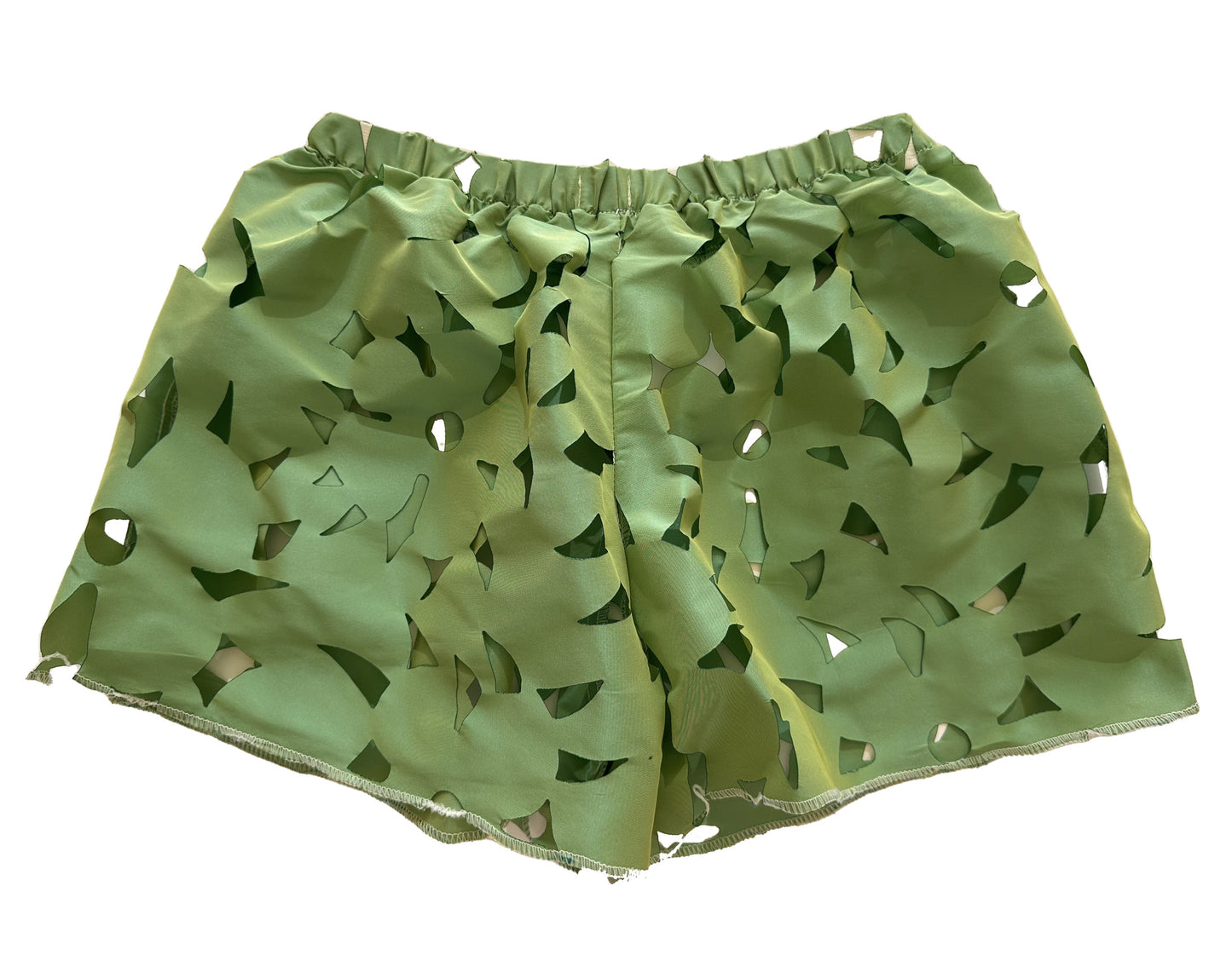 Short verde de tafetán troquelado vista trasera