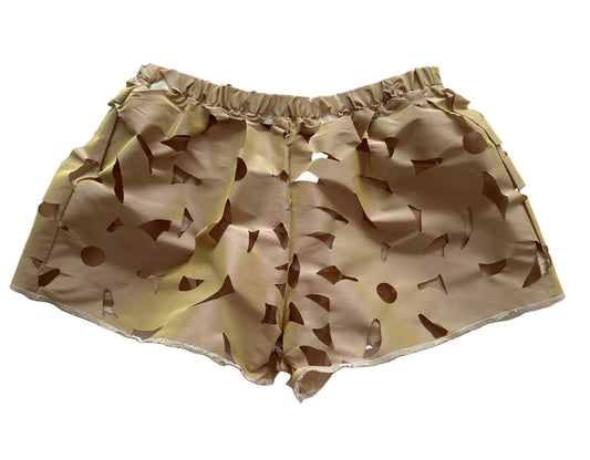 Short verde kaki de tafetán troquelado vista frontal