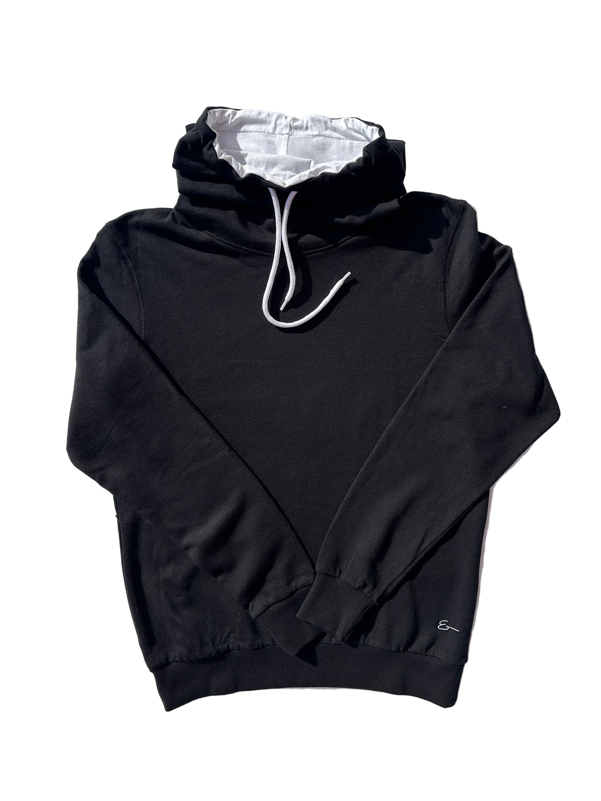 Hoodie negra unisex cuello chimenea vista frontal