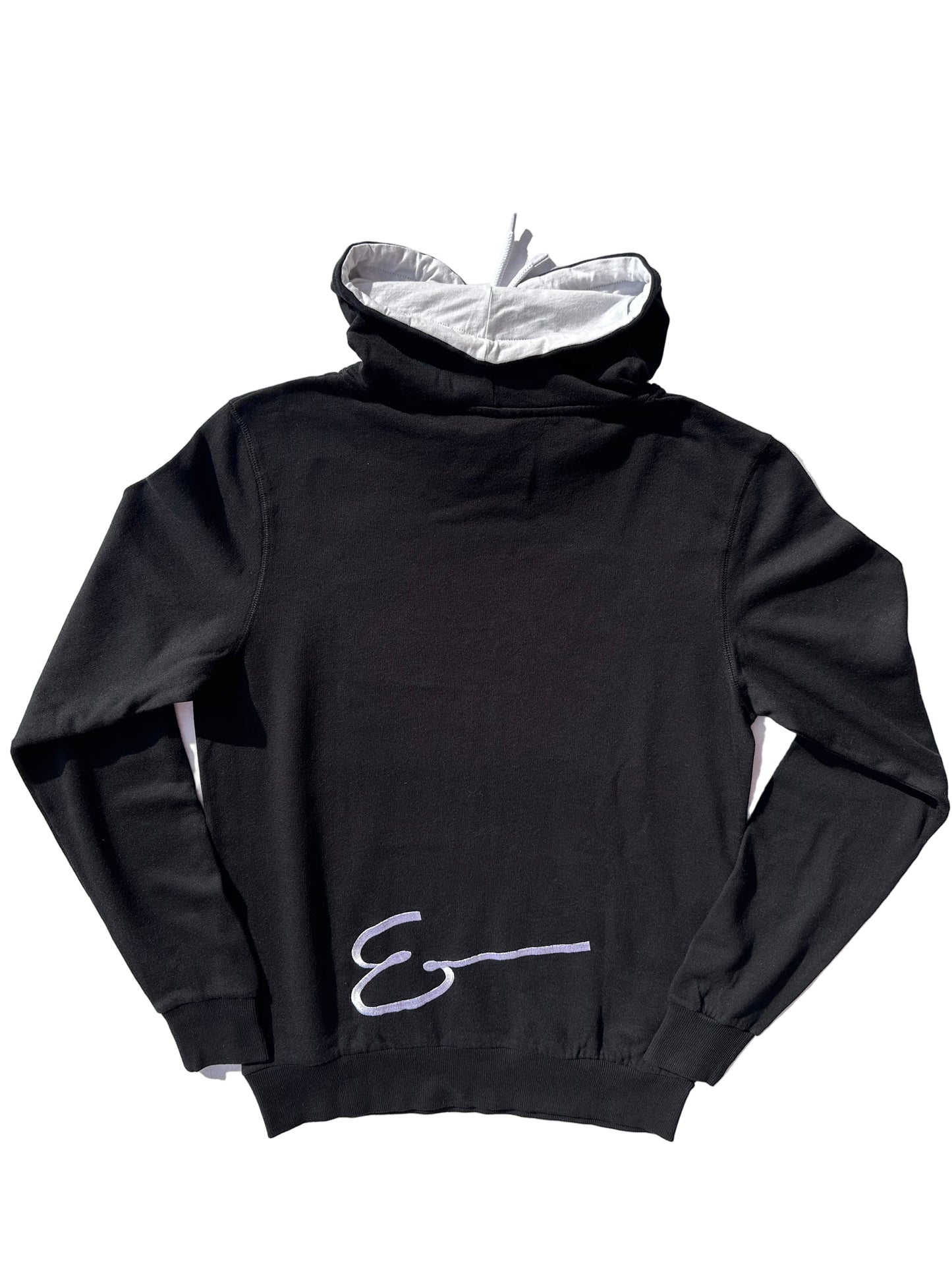 Sudadera negra unisex cuello alto cruzado vista trasera