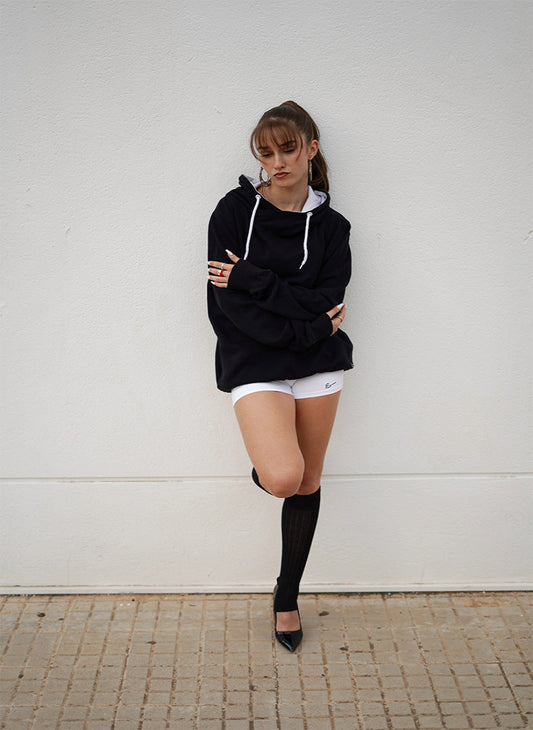 Hoodie negra unisex con capucha blanca para danza